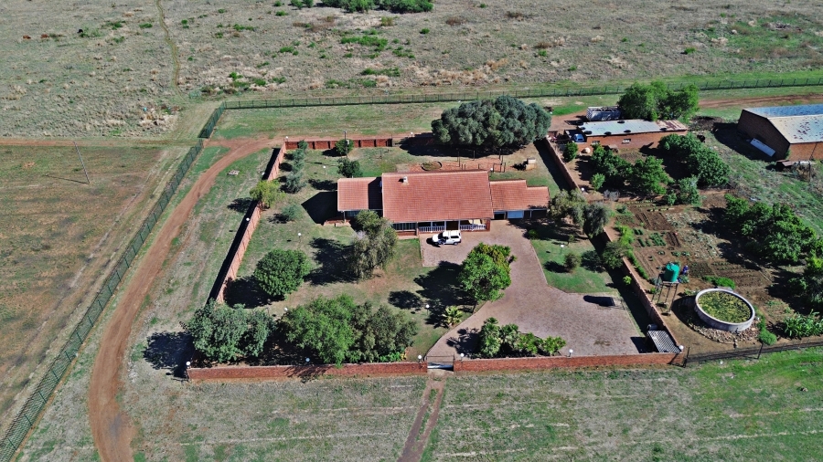 Commercial Property for Sale in Hartebeesfontien AH North West